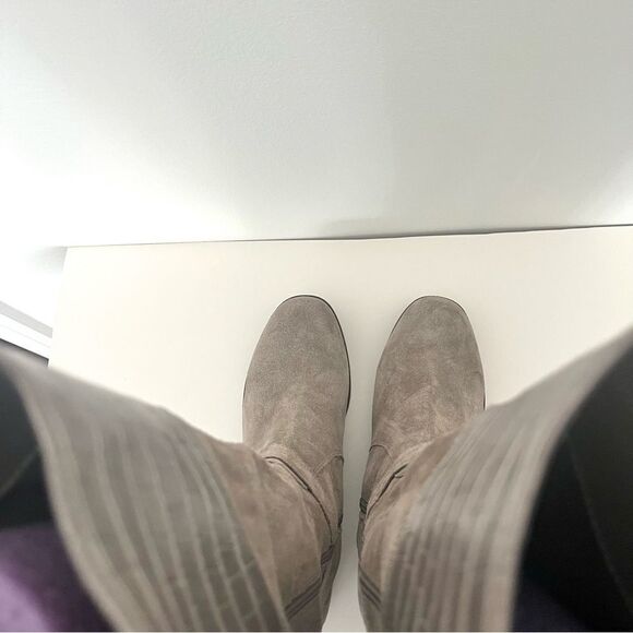 Marc Fisher Wide Calf Croc Embossed Knee High Side Zip Suede Boots Taupe 9, NWOB - Picture 12 of 12